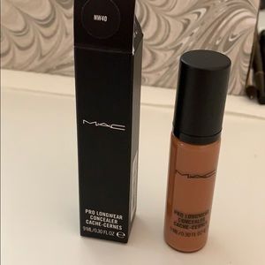 New MAC PRO LONGWEAR CONCEALER NW40